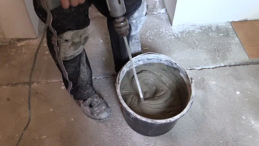 Preparare adeziv gresie