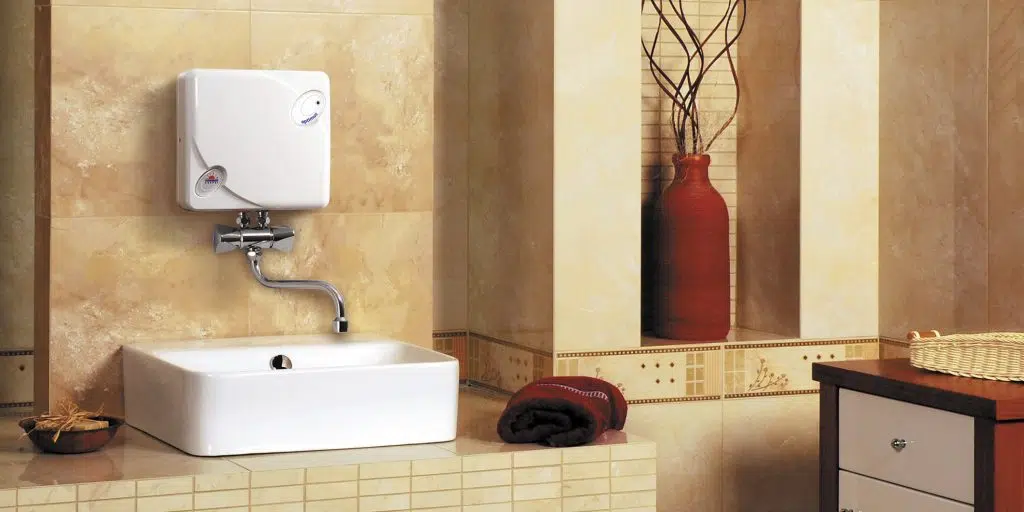 Boiler deasupra chiuvetei
