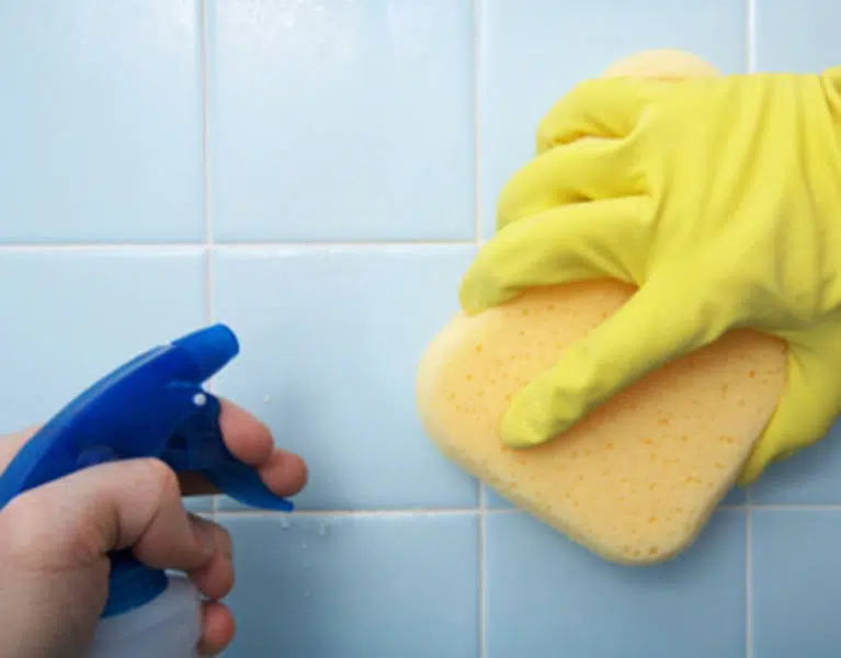 Curatare faianta cu solutii preparate in casa