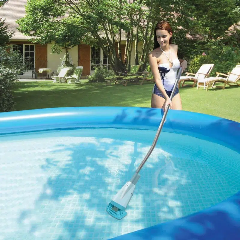 Curățarea piscinei gonflabile