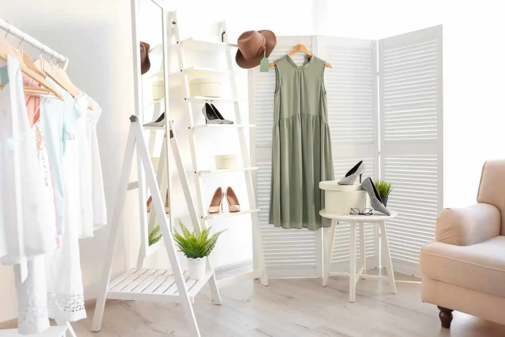 Loc de schimbat hainele in dressing